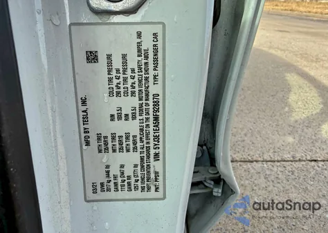 2021 Tesla Model 3 z USA, uszkodzony, nr VIN 5YJ3E1EA5MF928870